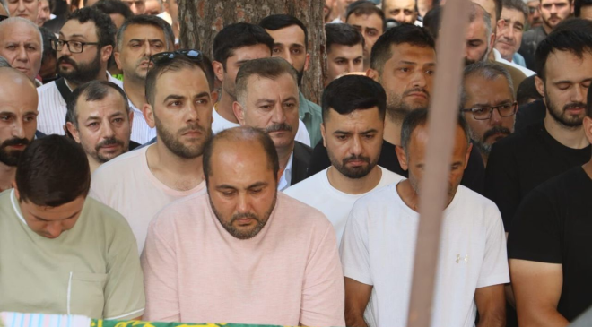 Anahtar Parti’nin acı günü: Sezer çifti toprağa verildi