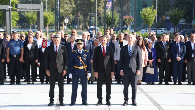 İnegöl’de Zafer Bayramı törenlerle kutlandı