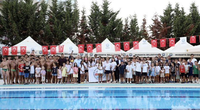 Mudanya’da 30 Ağustos coşkusu: 2. Zafer Kupası Sutopu Şenliği havuzda yapıldı