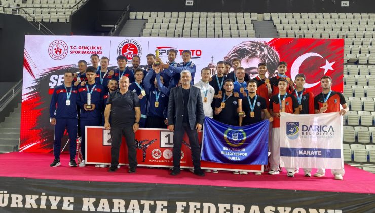 Büyükşehir sporcuları madalyalarla döndü
