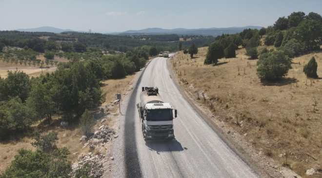 Harmancık’ta mahalle yollarına sathi kaplama