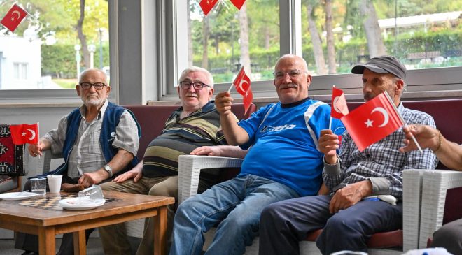Zafer Bayramı coşkusu huzurevine taşındı
