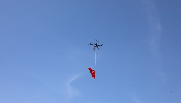 Zafer Bayramı’nda gökyüzü gösterilerle renklendi