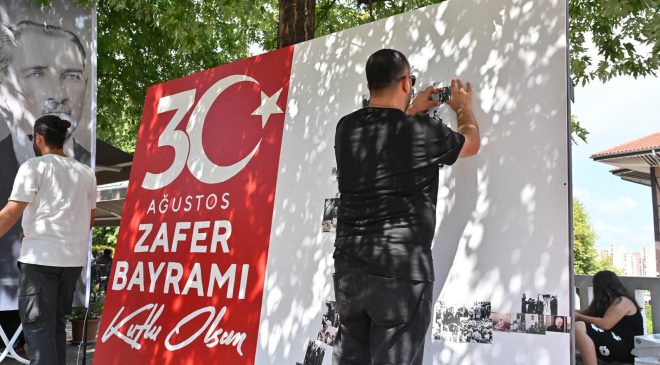 Bursalılar Zafer Bayramı için ortak bir esere imza attı
