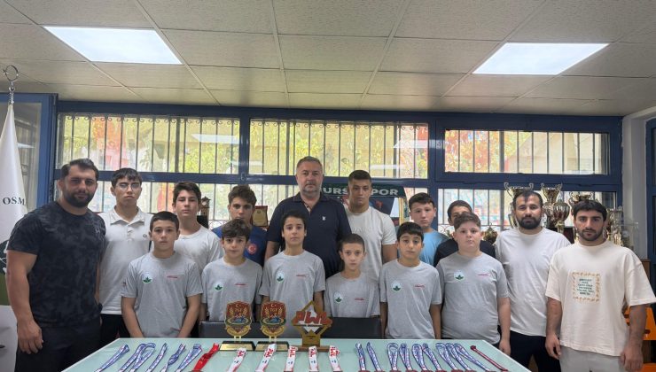 Madalya kazanan güreşçilere Karayılan’dan ödül
