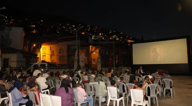 Mollafenari’de çocuklara sinema sürprizi