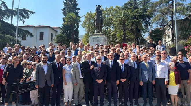 Bursa’da siyasi dengeleri değiştiren geçiş: 6 belediye başkanı YENİ Parti saflarında