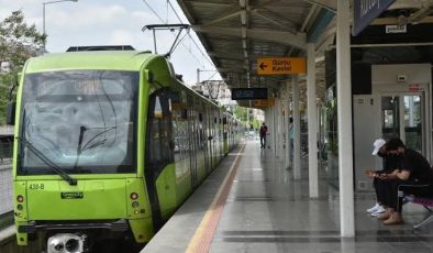 Bursa’nın yeni raylı sistem araçlarının rengine vatandaşlar karar veriyor