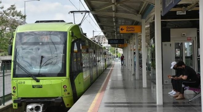 Bursa’nın yeni raylı sistem araçlarının rengine vatandaşlar karar veriyor