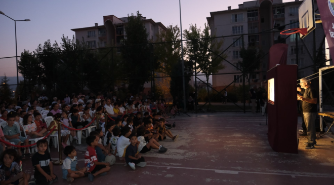 İnegöl’de yaz akşamına gölge tiyatrosu damga vurdu
