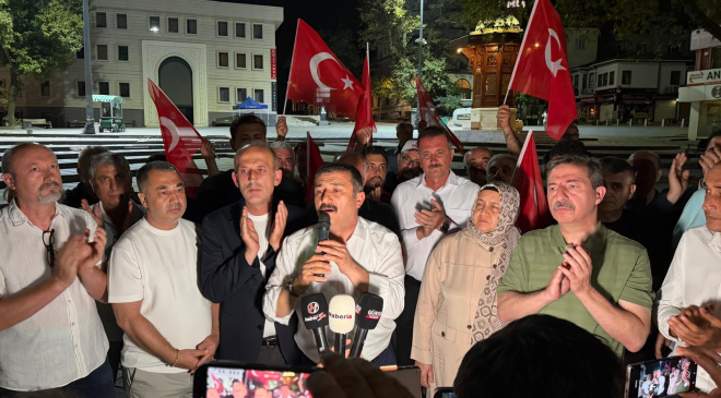 Bursa gece yarısı Türkoğlu için toplandı: Sloganlar meydanı inletti