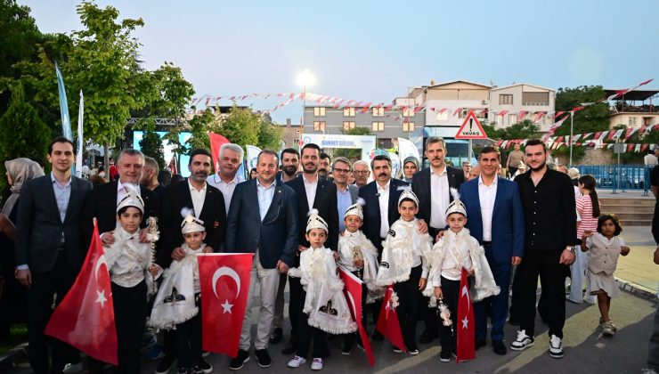 Sünnet çocukları klasik otomobillerle konvoy yaptı