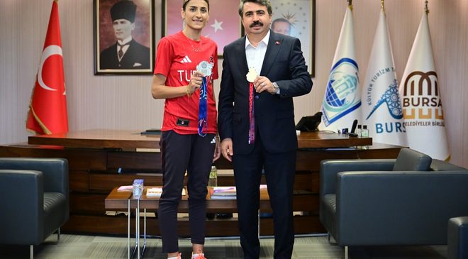 Hatice Kübra İlgün’den tarihi başarı