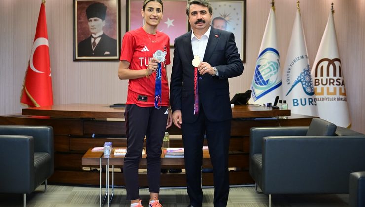 Hatice Kübra İlgün’den tarihi başarı