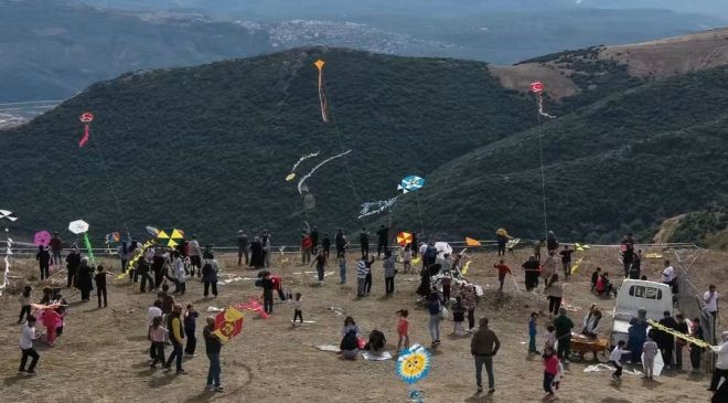 Gemlik’te çocukların uçurtma heyecanı
