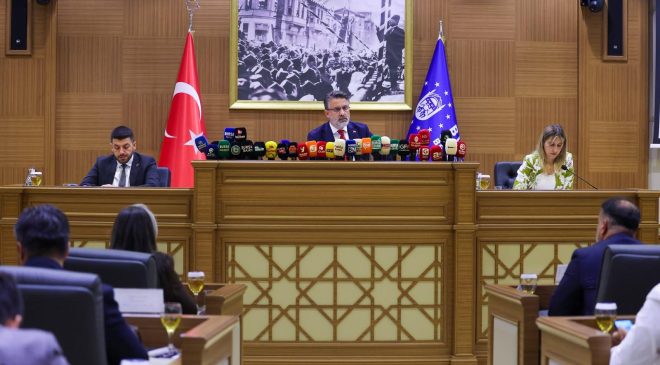 Büyükşehir Meclisi’nde yeni dönem mesajı: “Bursa için birlikte çalışacağız”