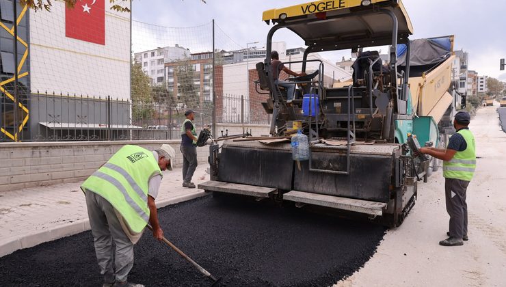 Mustafakemalpaşa’da 18 bin metrekare parke ve asfalt seferberliği