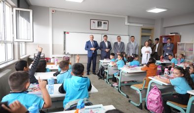 Yıllar sonra aynı koridorlarda bu kez başkan olarak yürüdü