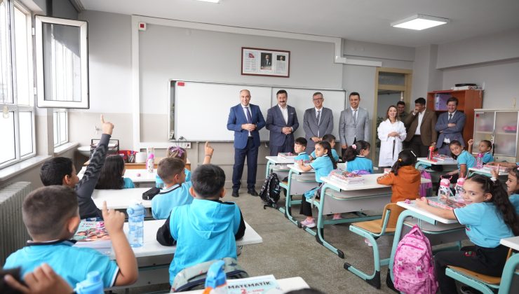 Yıllar sonra aynı koridorlarda bu kez başkan olarak yürüdü