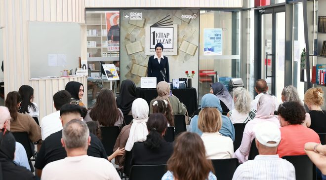 Hasan Ali Yücel Kütüphanesi’nde Edebiyat buluşması: Seda Temel okurlarıyla buluştu