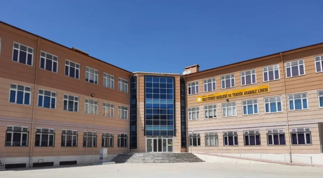 Manisa’da okul yakınında silahlı saldırı
