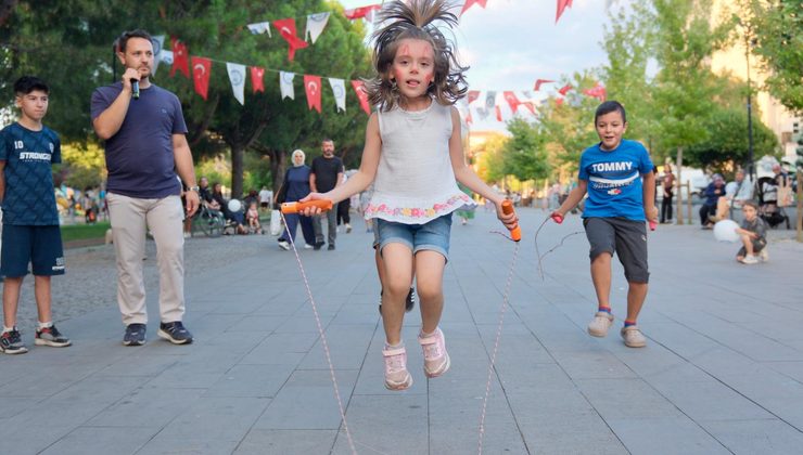 Yıldırım’da Çocuk Şenlikleri final yaptı: 24 mahallede 20 bin çocuk eğlendi