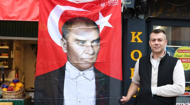 Bursa’da balkonlar Atatürk posterleriyle süslendi