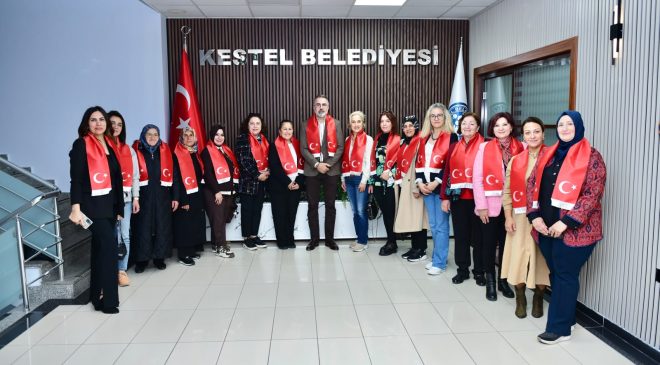 Kadın muhtarlardan Başkan Erol’a teşekkür ziyareti