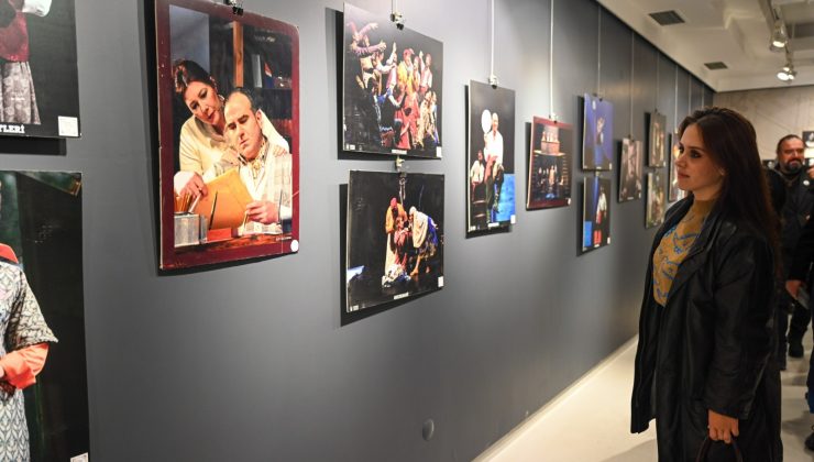 Kostümler, afişler, fotoğraflar… Bursa’nın tiyatro hafızası sergide