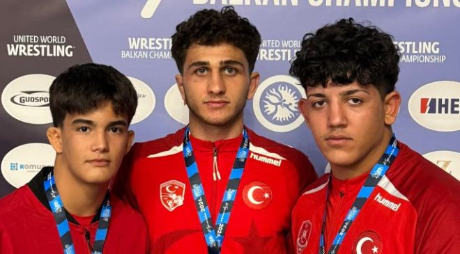 Büyükşehir’in genç güreşçileri Balkanları salladı