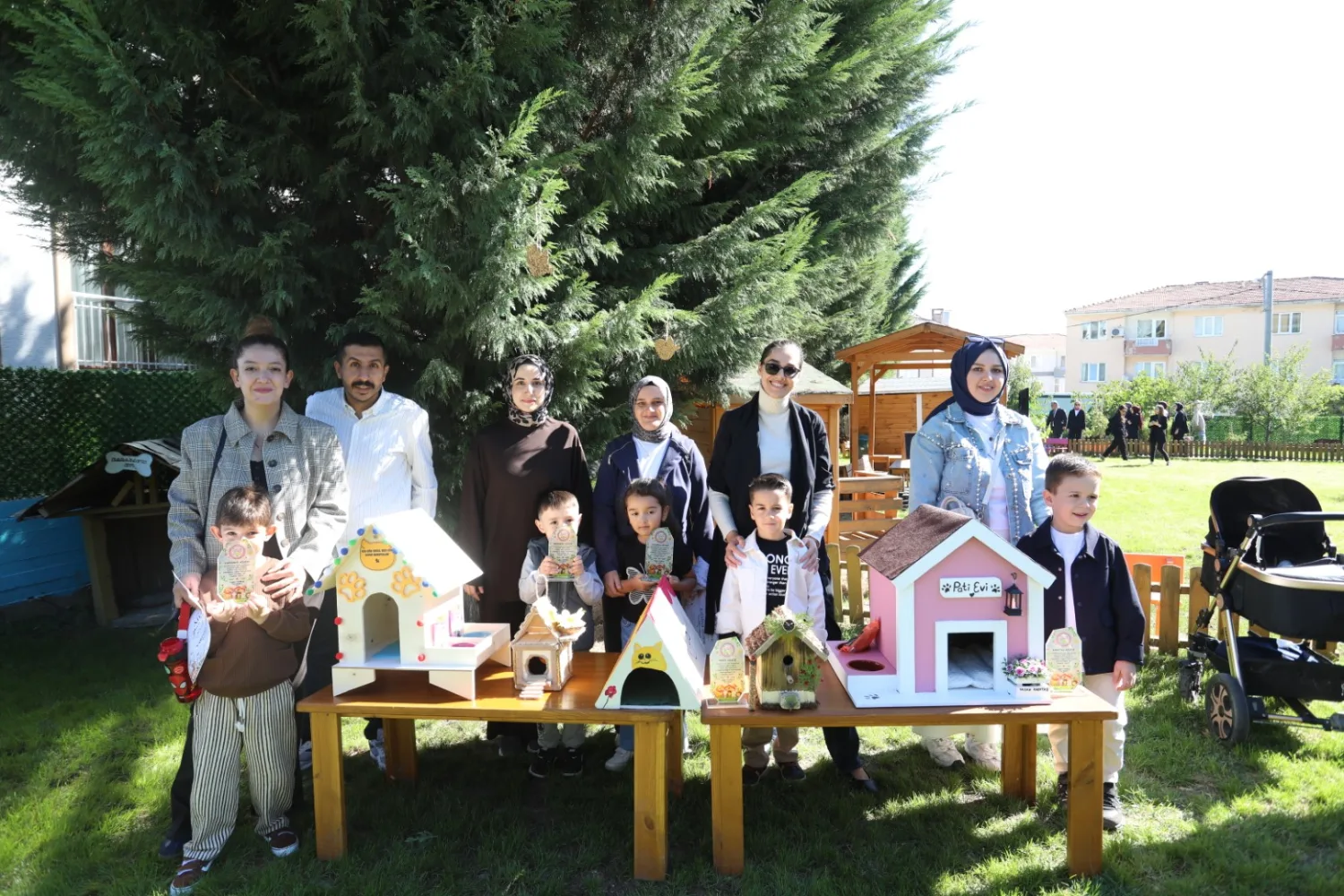 İnegöllü çocukların el emeği can dostlara çatı oldu