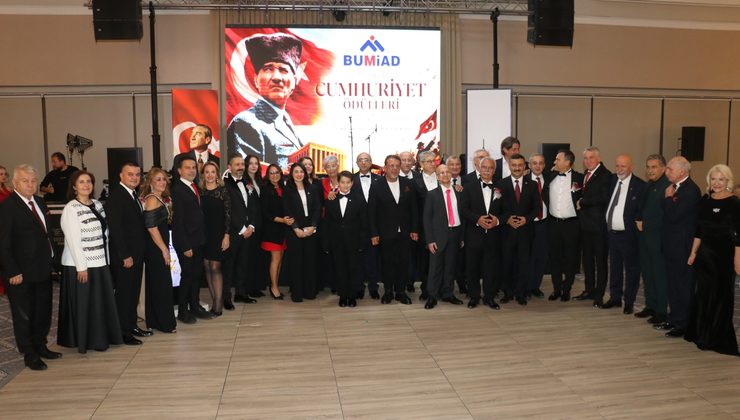 BUMİAD’dan 103. yılda anlamlı gece: Cumhuriyet Ödülleri sahiplerini buldu