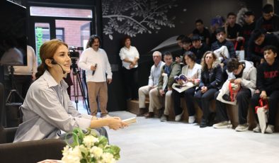 Elit Andaç Çam, Sennur Sezer’in dizelerini Nilüfer’de seslendirdi
