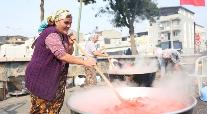Salça kazanları bu kez dayanışma için kaynadı