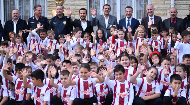 İnegölspor’dan 750 öğrenciye forma sürprizi